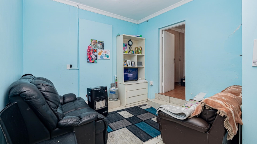 7 Bedroom Property for Sale in Plattekloof Western Cape